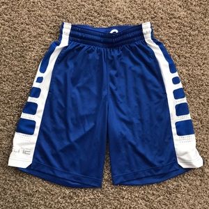 Nike elite Men’s basketball shorts. Small.